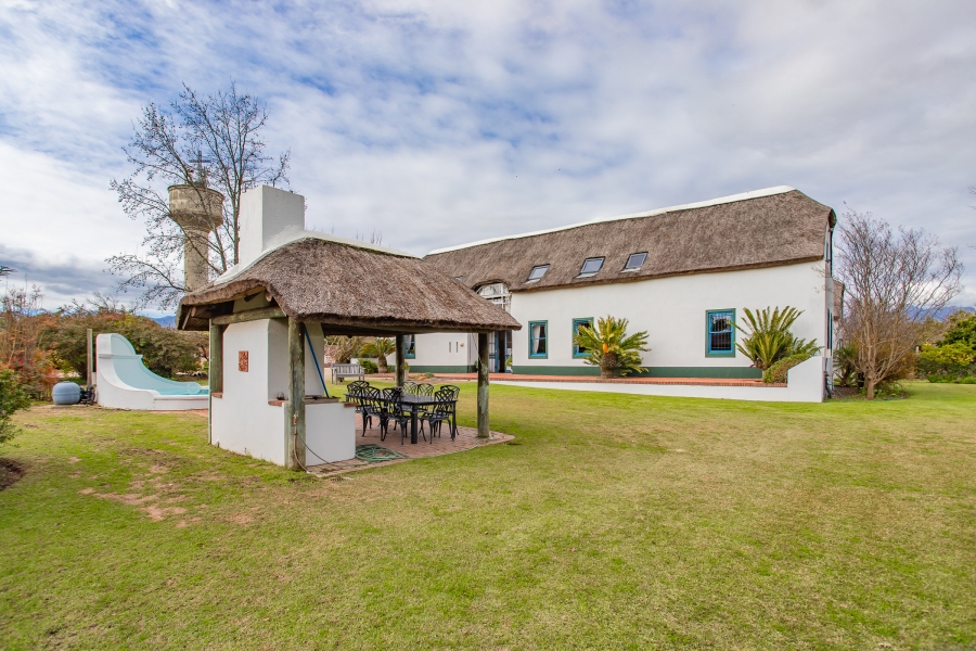 5 Bedroom Property for Sale in Uitsig Western Cape